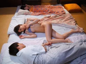 Chồng tôi không thể thỏa mãn tôi, vì vậy tôi đưa cái mông to của mình ra để người khác quan hệ”