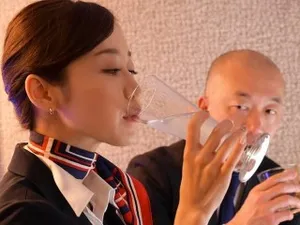 Sự cô lập và phong tỏa có thể nhốt người ta lại, nhưng không thể nhốt được trái tim dâm đãng của con riêng